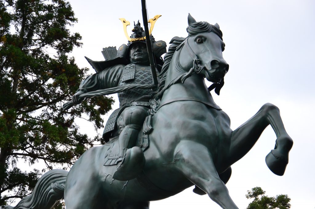 源義仲騎馬像（埴生護国八幡宮）